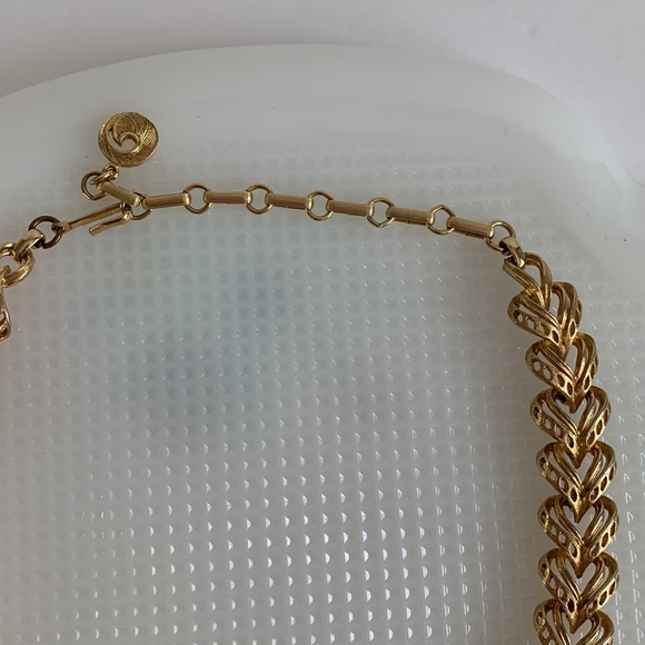 VTG LISNER Heart Choker Necklace Textured GoldTone Interlocking Hearts 12.5” - Picture 4 of 14